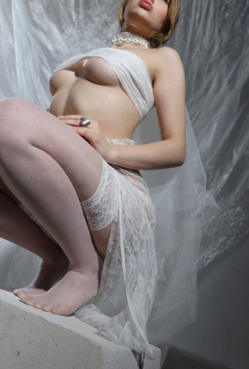 Webcam chat profile for ChloeSinclair: Ask about my other interests