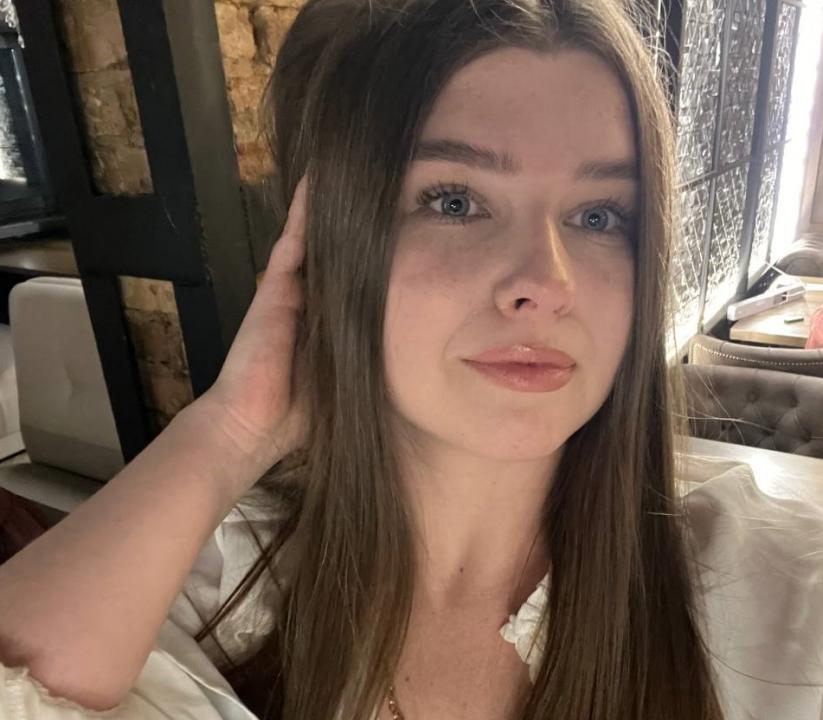 Webcam chat profile for Ellaa23: Legs, feet & shoes