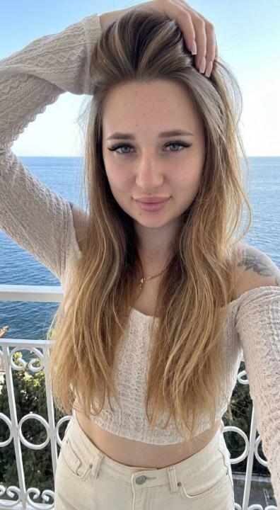 Webcam chat profile for Xylienne: Ask about my Hobbies