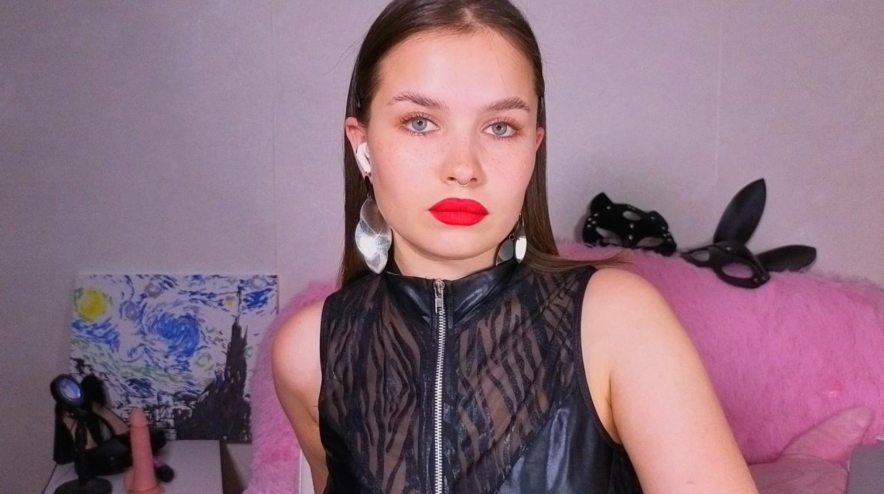 Webcam chat profile for CatherineKaris: Legs, feet & shoes