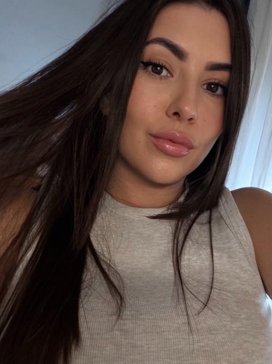 Webcam chat profile for MissFlirtyKiss: Travel