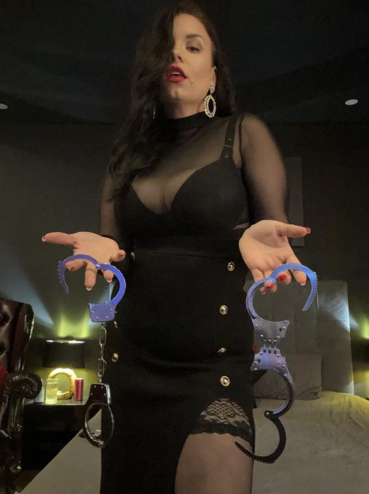 Webcam chat profile for AliceReign: Dominatrix
