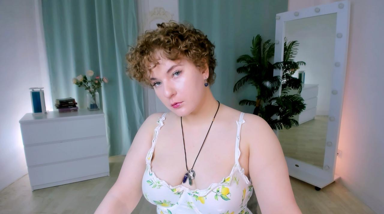 Webcam chat profile for MelittaAdams: Freckles
