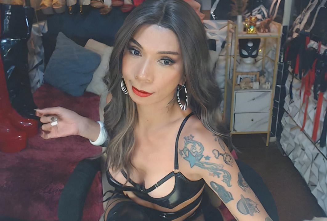 Webcam chat profile for CELINAFOX: Dominatrix