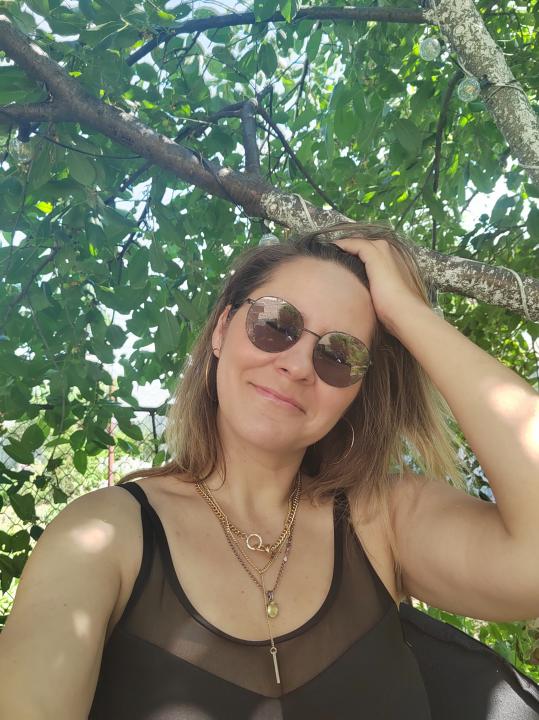 Webcam chat profile for CharmDiva: Dancing