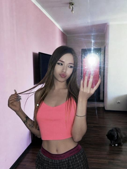 Webcam chat profile for Fisa: Outfits
