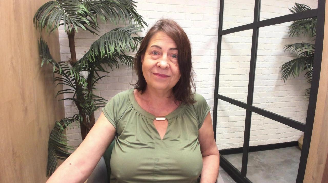 Webcam chat profile for LindaPassionate: Kissing