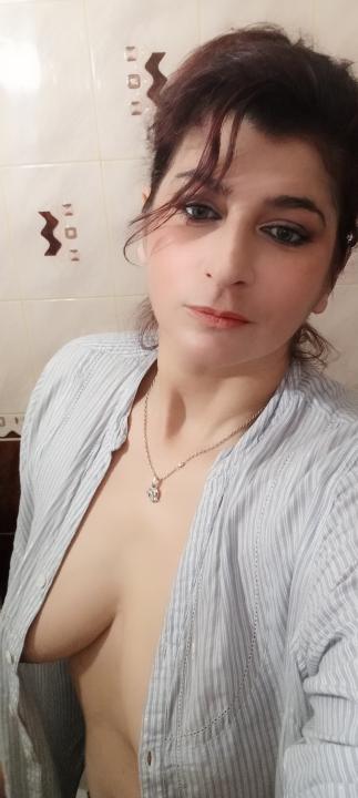 Webcam chat profile for Mia44: Ask about my other interests