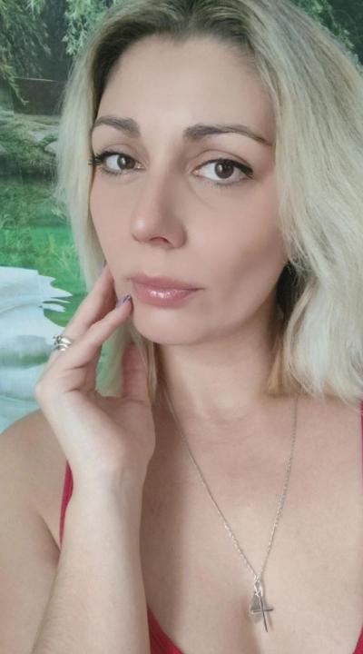 Webcam chat profile for LadyEnigma: Ask about my Hobbies