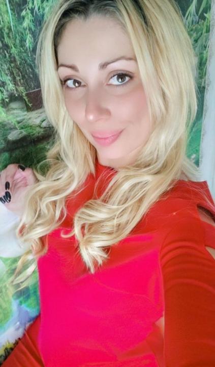 Webcam chat profile for LadyEnigma: Ask about my Hobbies
