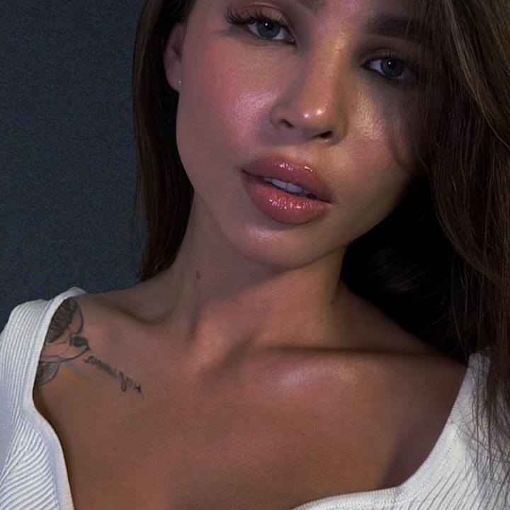 Webcam chat profile for Beatifulrosa3: Outfits