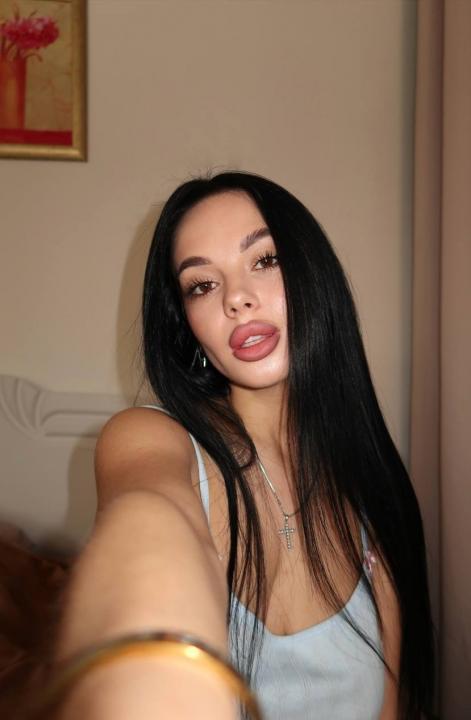 Webcam chat profile for MissisKissa1: Outfits