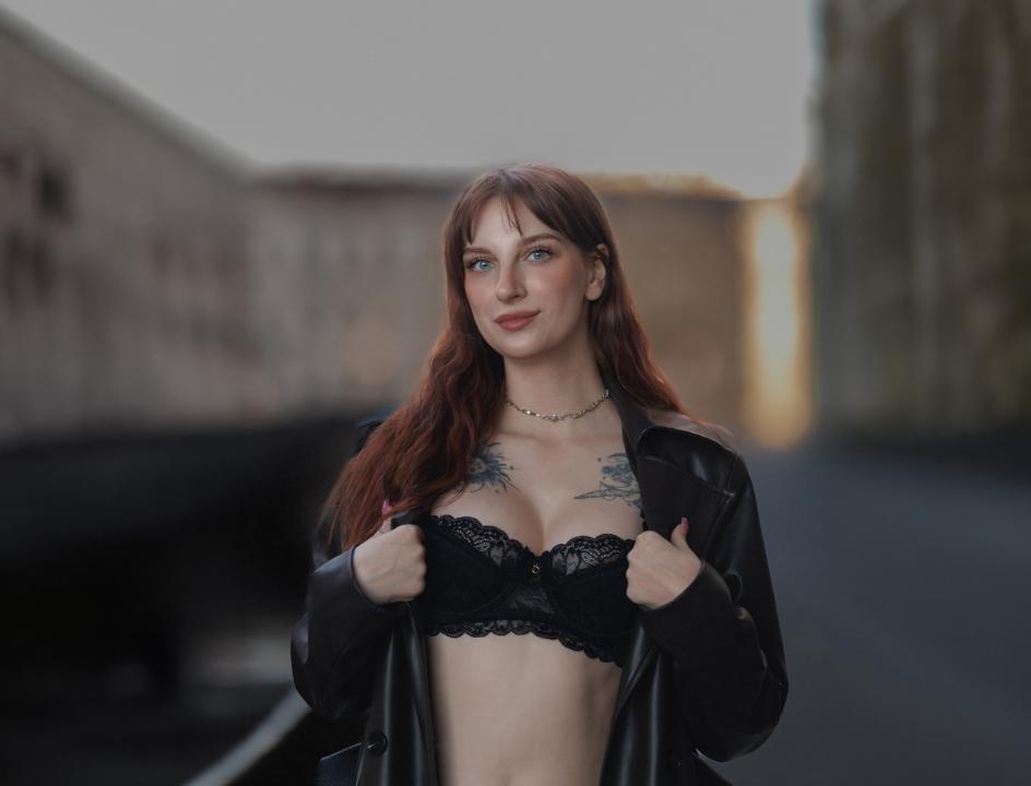 Webcam chat profile for MilaMiles: Leather