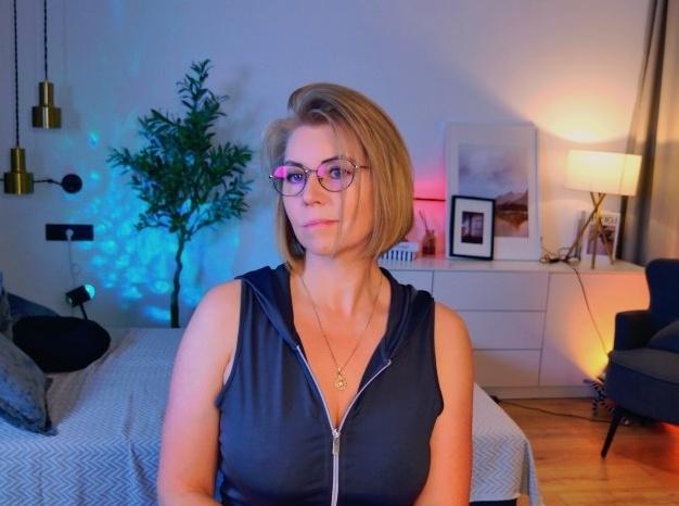 Webcam chat profile for AnnieLight: Legs, feet & shoes