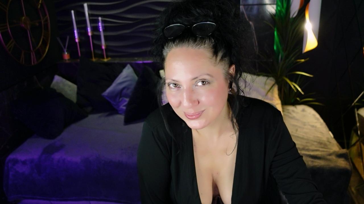 Webcam chat profile for AnitaMuse: Latex & rubber