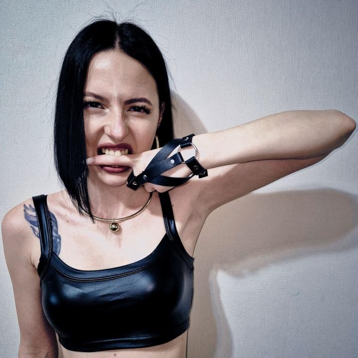 Webcam chat profile for 0AliStrictMiss: Bondage & discipline
