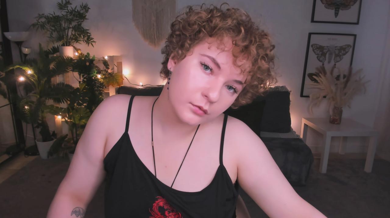 Webcam chat profile for MelittaAdams: Freckles