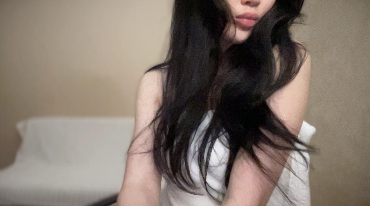 Webcam chat profile for lunalapin: Legs, feet & shoes