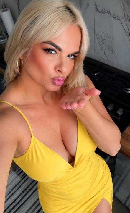 Webcam chat profile for HoneyVelour: Ask about my Hobbies