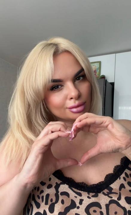 Webcam chat profile for HoneyVelour: Ask about my Hobbies