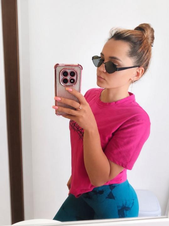 Webcam chat profile for Nensi: Outfits