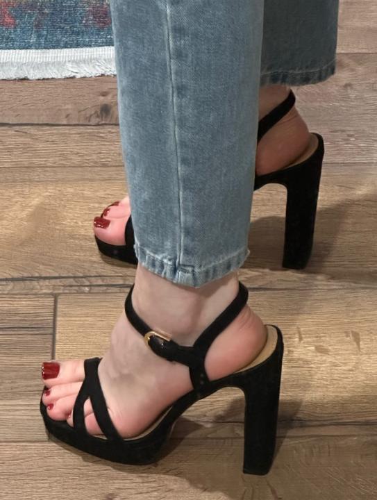 Webcam chat profile for 000CandyCat: Legs, feet & shoes