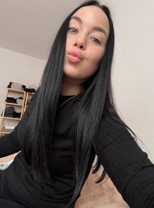 Webcam chat profile for KittyMayy