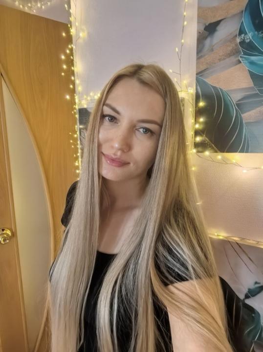 Webcam chat profile for LuckyElla711: Legs, feet & shoes