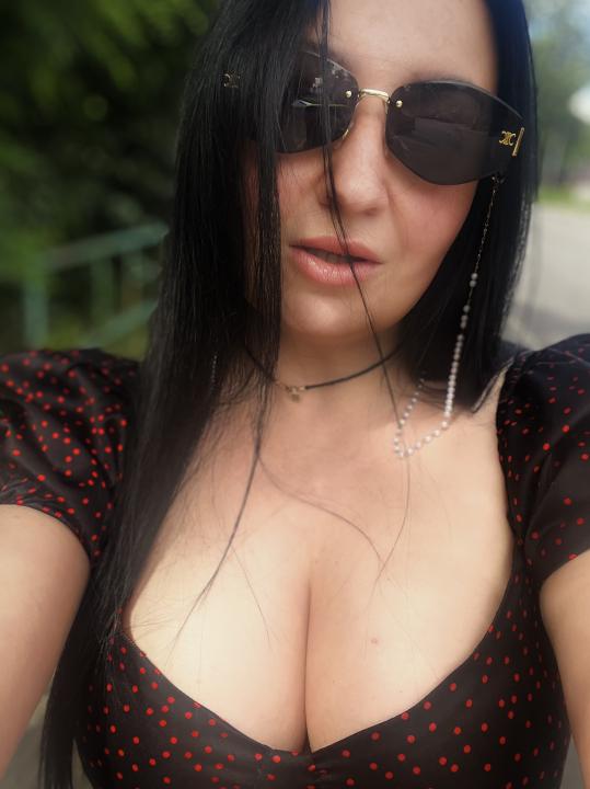 Webcam chat profile for Teolina: Ask about my other interests
