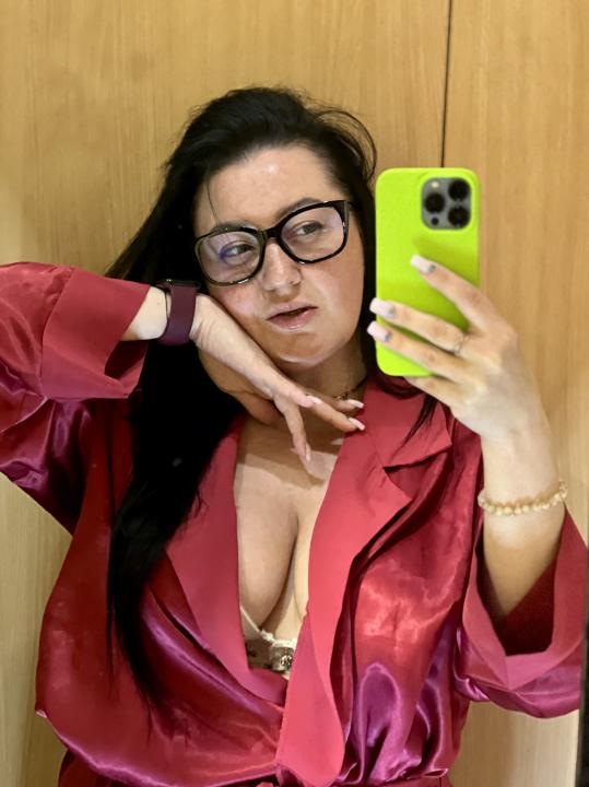 Webcam chat profile for Teolina: Ask about my other interests