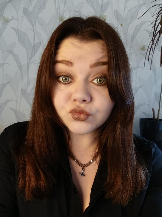 Webcam chat profile for MissTempt: Ask about my Hobbies