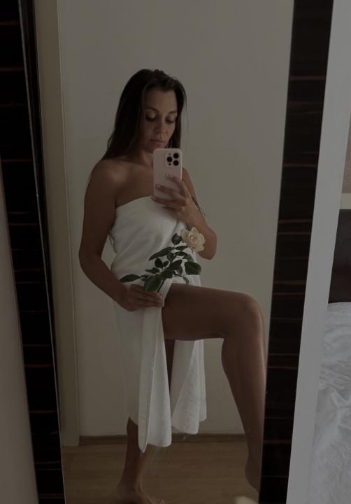 Webcam chat profile for VioletStorm: Outfits