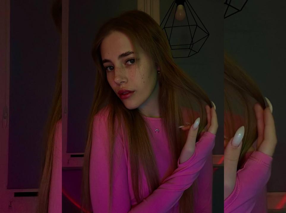 Webcam chat profile for Astella: Outfits