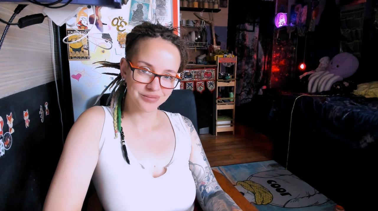 Webcam chat profile for LisaFoxy: Legs, feet & shoes