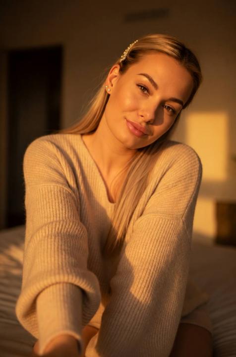 Webcam chat profile for Evelinaa: Legs, feet & shoes