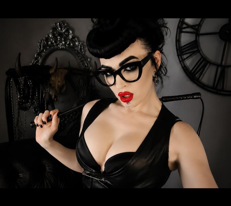 Webcam chat profile for DommeVenena: Dominatrix