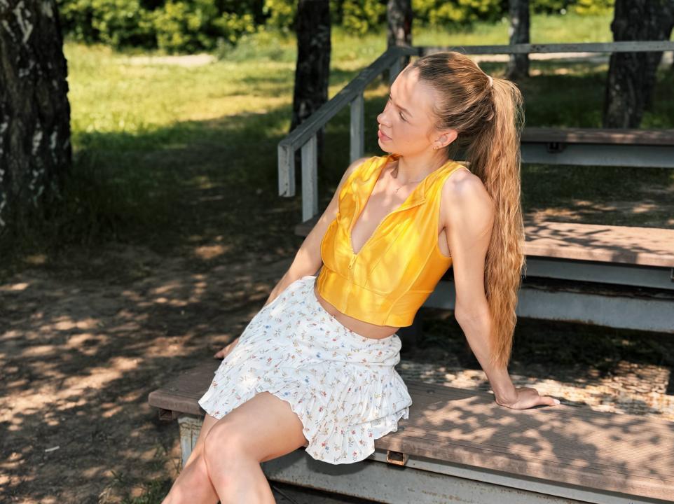 Webcam chat profile for AlexaLust: Legs, feet & shoes