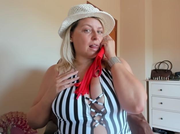 Webcam chat profile for FindomDomina: Kissing