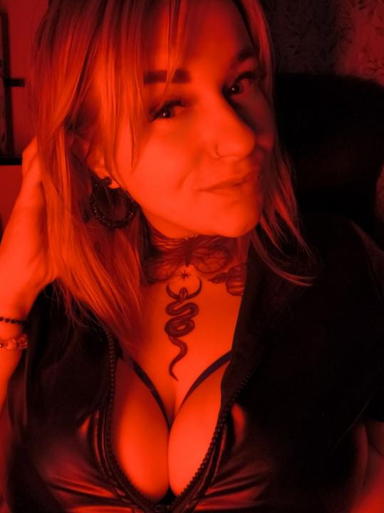 Webcam chat profile for mistresss: Latex & rubber