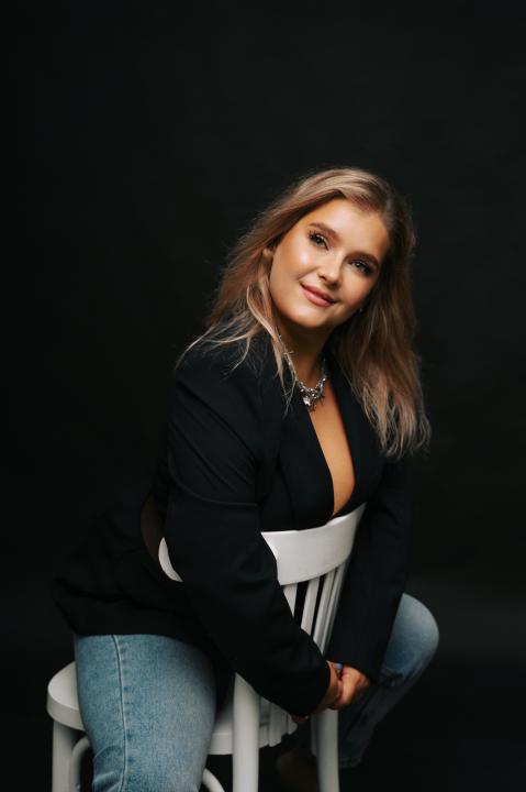 Webcam chat profile for Bylochka: Legs, feet & shoes