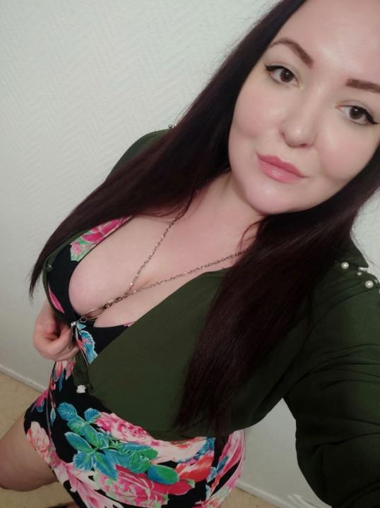 Webcam chat profile for Madeleine: Lingerie & stockings