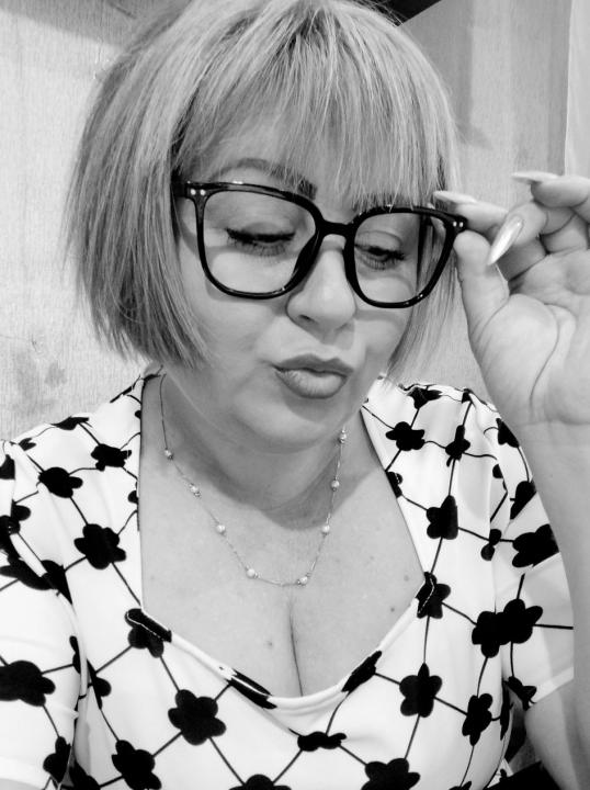 Webcam chat profile for LediOliVIA: Leather