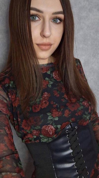 Webcam chat profile for VelvetRain: Ask about my Hobbies