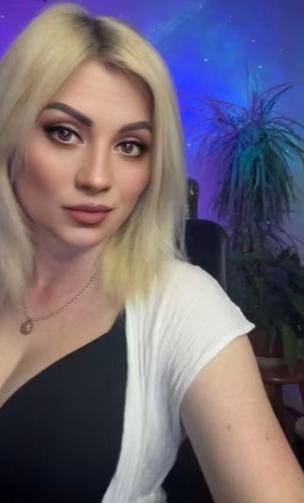 Webcam chat profile for VelvettKiss: Fitness