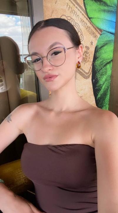 Webcam chat profile for Deviane: Ask about my Hobbies