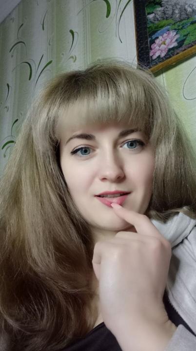 Webcam chat profile for BellaBee: Outfits