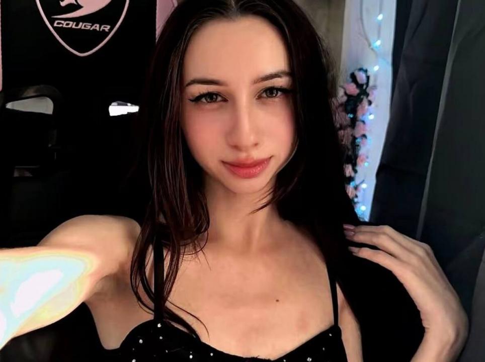 Webcam chat profile for MoonMuse: Outfits