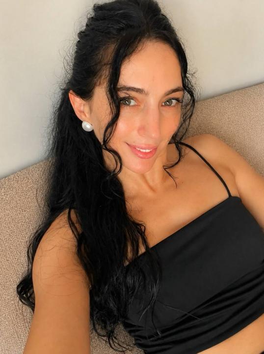 Webcam chat profile for Feniksa: Legs, feet & shoes
