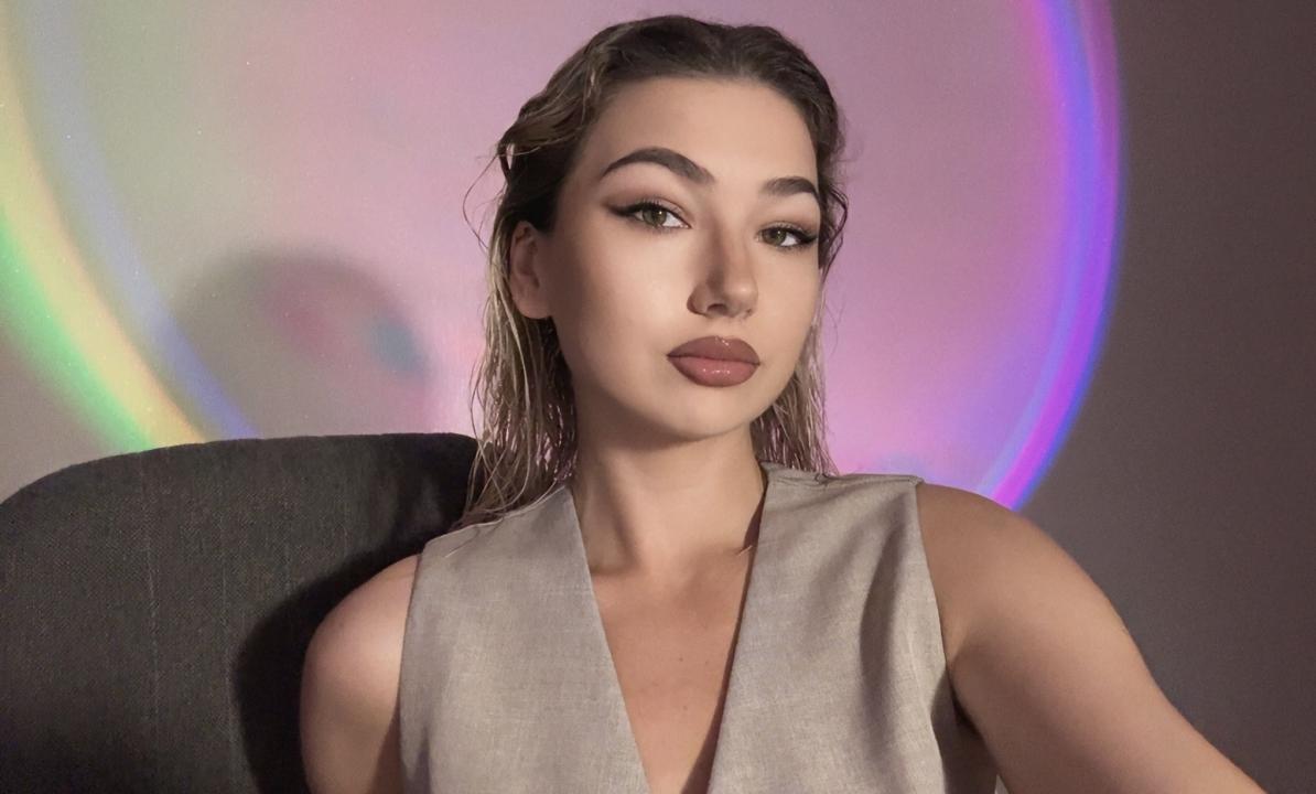 Webcam chat profile for JanyLaski: Travel