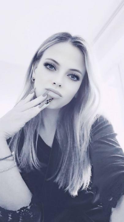 Webcam chat profile for Vionessa: Ask about my Hobbies